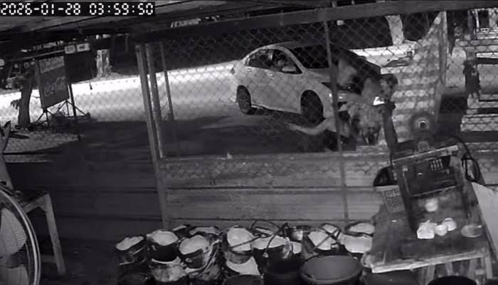 หญิงรำหน้าศาล