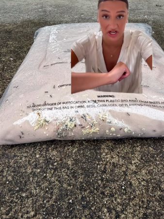 สั่งชุดสวย ได้ของแถมสะพรึง 