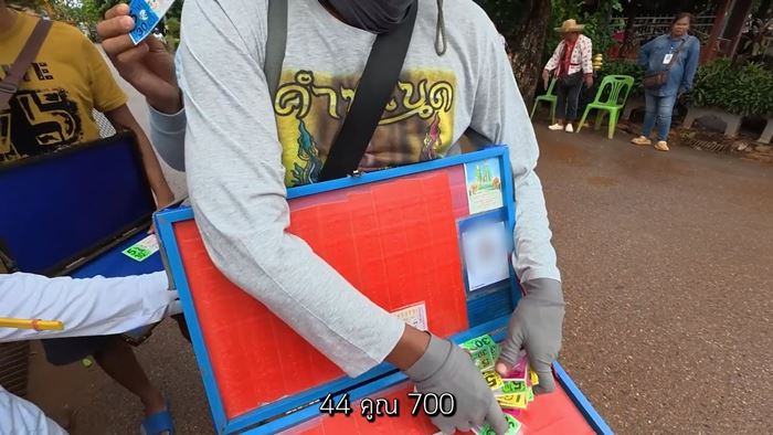 ดราม่า คิวเท เที่ยววัดดัง เจอแห่ยัดเยียดขายลอตเตอรี่แพง