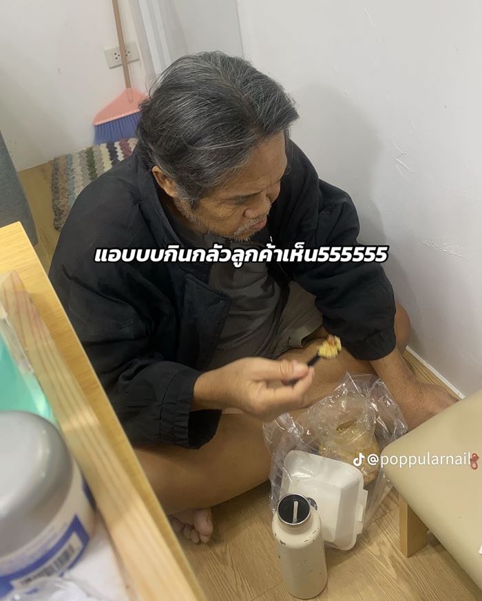 สาวเปิดร้านทำเล็บให้รอดได้เกือบ 1 ปี มีพ่ออยู่เบื้องหลัง สาวเปิดร้านทำเล็บให้รอดได้เกือบ 1 ปี มีพ่ออยู่เบื้องหลัง