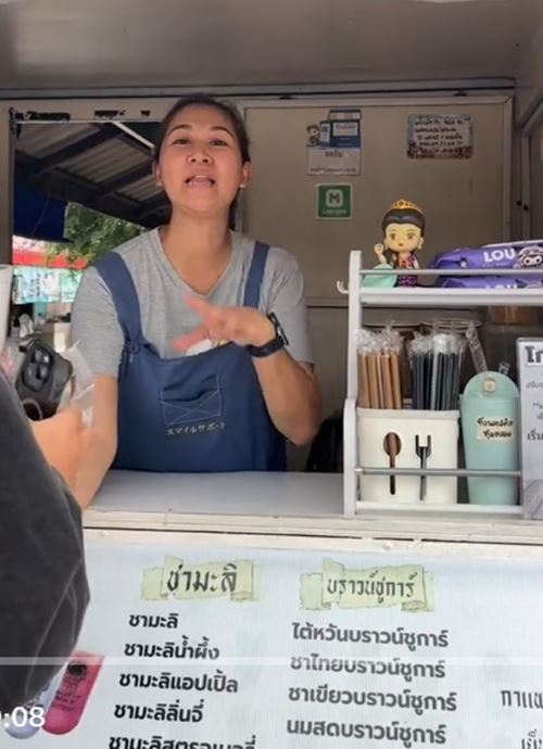 สั่งน้ำที่ร้าน ลูกค้างงเลยแม่ค้าให้ฟรี พอรู้เหตุผลมีแต่คนคอมเมนต์