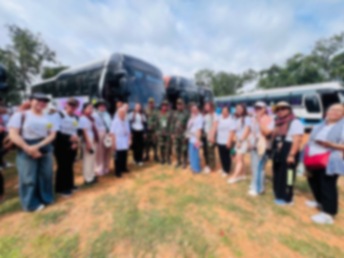 กัมพูชาขน 900 คน เยือนปราสาทตาเมือนธม เคลม 44 พยัญชนะไทย 