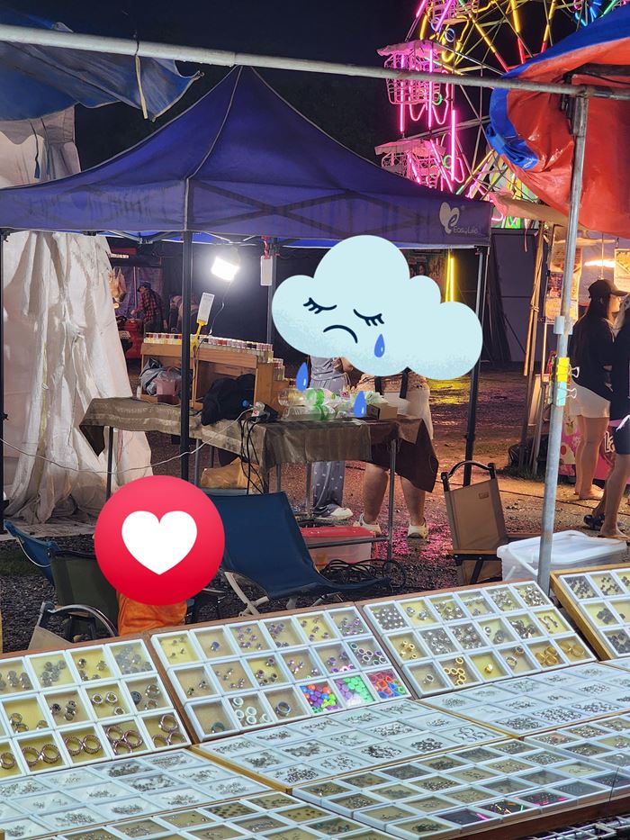 ป้ายน้ำหอม ใส่คนเดินผ่านงานวัด