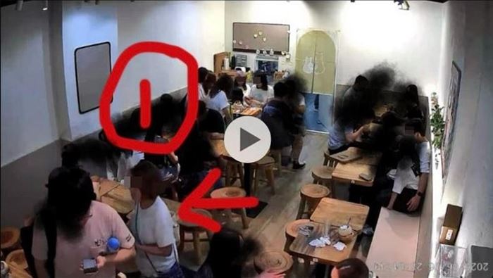 ร้านเปิดภาพลูกค้าหญิง 6 คน กินแล้วเดินออกทีละคน