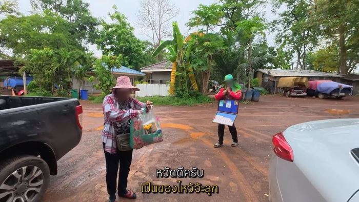 ดราม่า คิวเท เที่ยววัดดัง เจอแห่ยัดเยียดขายลอตเตอรี่แพง