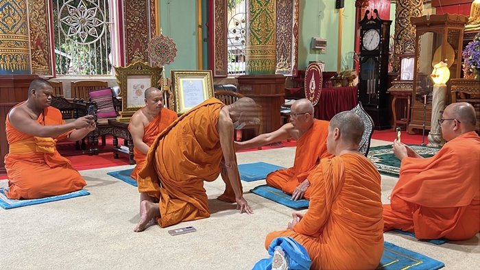 สึกเจ้าอาวาสวัดดังเชียงราย เซ่นคลิปฉันบวบ 