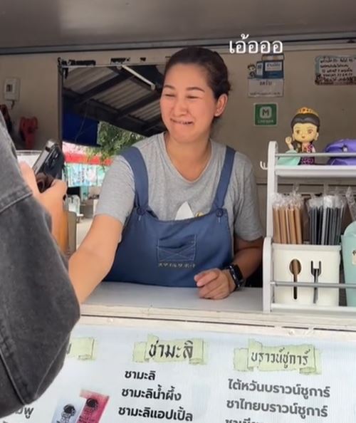 สั่งน้ำที่ร้าน ลูกค้างงเลยแม่ค้าให้ฟรี พอรู้เหตุผลมีแต่คนคอมเมนต์