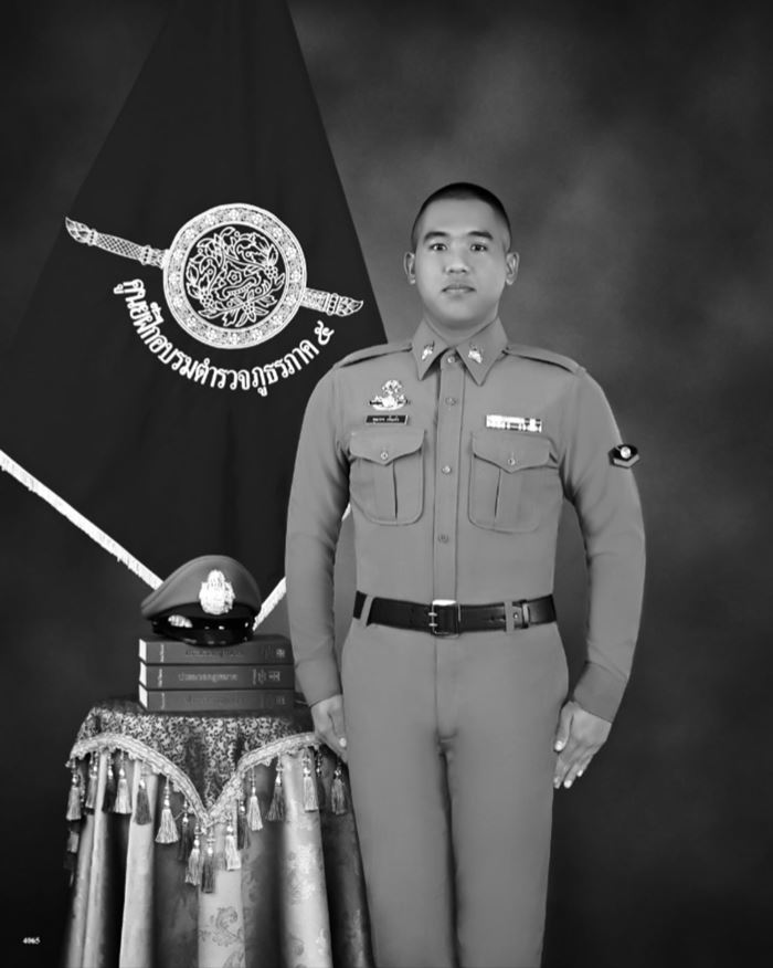 สลด ส.ต.ต. กลับจากส่งสำนวน ขับรถตราโล่ชนต้นไม้ ดับคาที่ สลด ส.ต.ต. กลับจากส่งสำนวน ขับรถตราโล่ชนต้นไม้ ดับคาที่