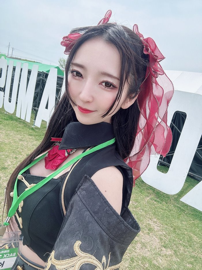 ไอดอลสาว เผยลุค ก่อน หลังเลิกงาน ไอดอลสาว เผยลุค ก่อน หลังเลิกงาน