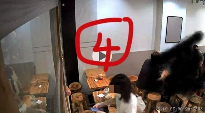 ร้านเปิดภาพลูกค้าหญิง 6 คน กินแล้วเดินออกทีละคน