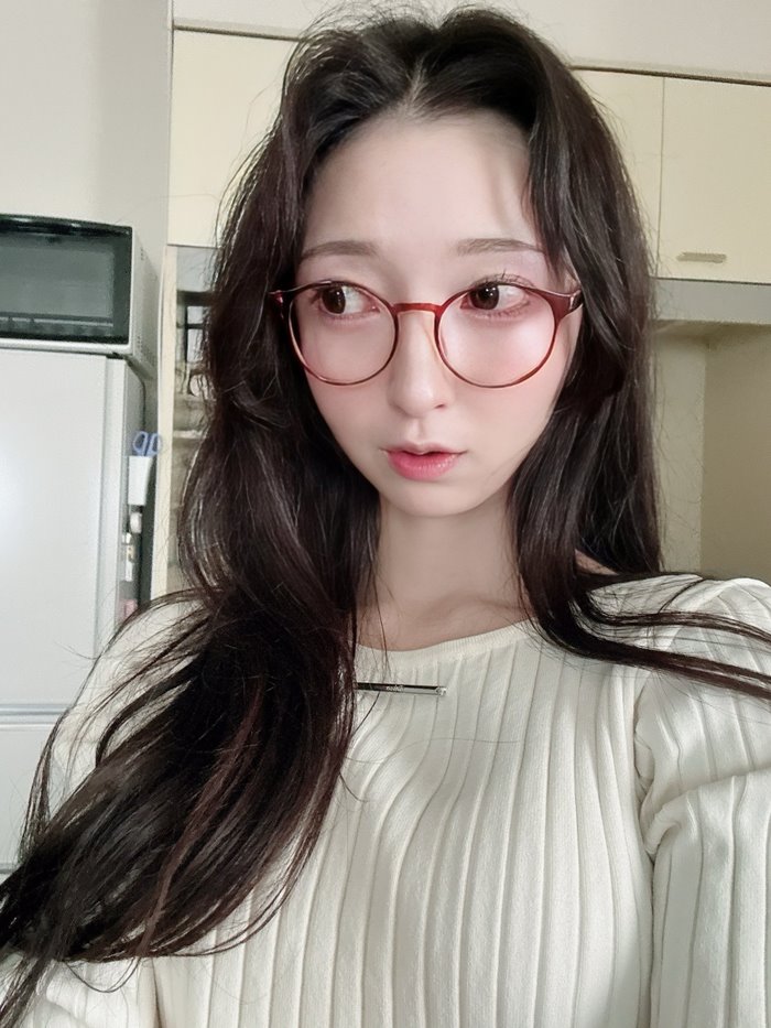 ไอดอลสาว เผยลุค ก่อน หลังเลิกงาน ไอดอลสาว เผยลุค ก่อน หลังเลิกงาน