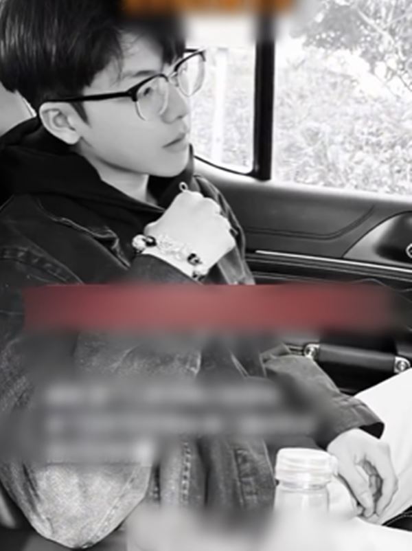 เน็ตไอดอลหนุ่มวัย 21 ซิ่งมอเตอร์ไซค์ ชนเสาโทรศัพท์ดับสลด