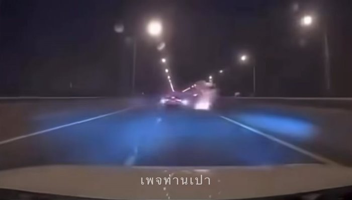 ก๊วนรถแต่งซิ่งพังยับ 10 คัน เปิดนาทีแข่งกันมาบนทางด่วน