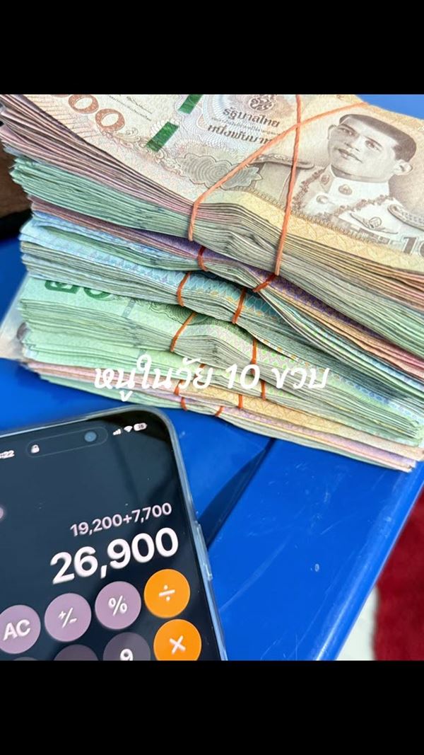 เด็กหญิงวัย 10 ขวบใช้เวลาว่างเดินเร่ขายของ หาเงินได้ฟ่อนใหญ่