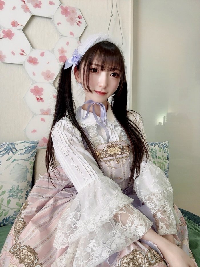 ไอดอลสาว เผยลุค ก่อน หลังเลิกงาน ไอดอลสาว เผยลุค ก่อน หลังเลิกงาน