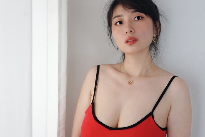 เน็ตไอดอลสาว ไลฟ์โชว์กินอาหาร ทำเสื้อถกจนเป็นชอตหลุด