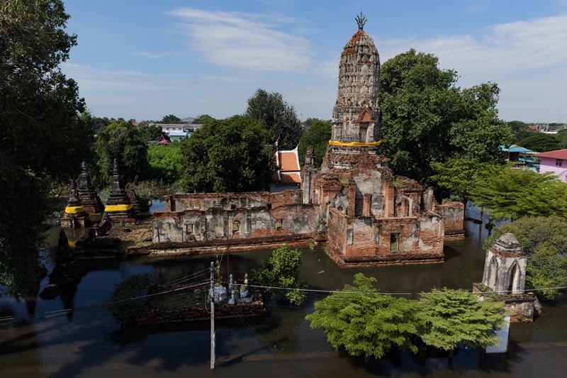 น้ำท่วมอยุธยา เปิดภาพระดับน้ำสูงแทบมิดเศียรพระ