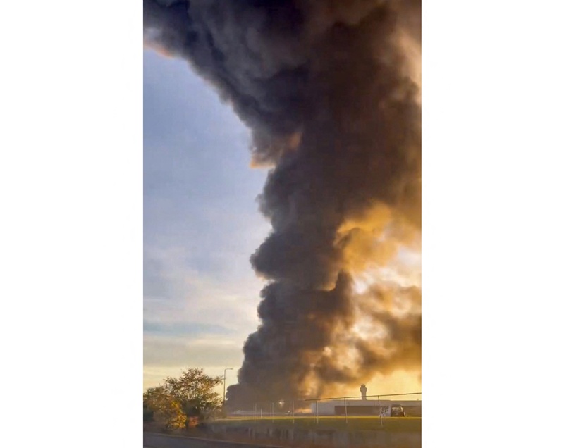 เครื่องบินบรรทุกสินค้าตกใกล้สนามบิน 