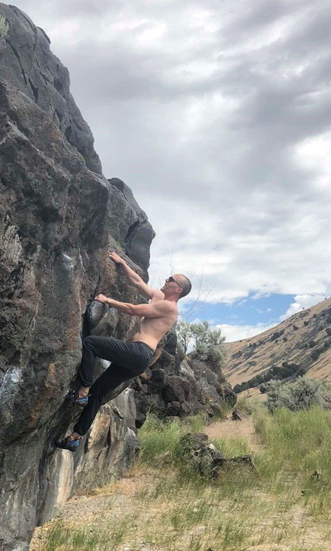 พ่อลูกถูกฝูงแตนรุมต่อย