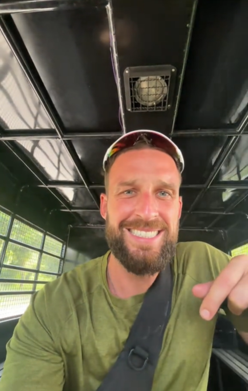 หนุ่มฝรั่งรีวิว คนไทยใจดีให้ติดรถ ฟีลแบบ VIP