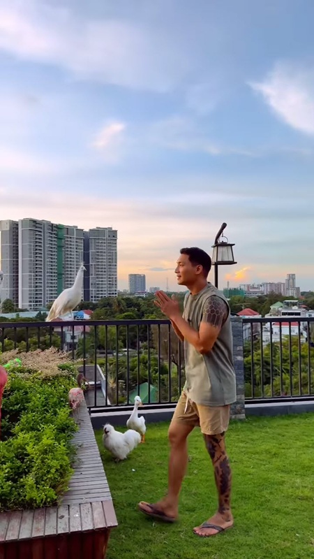 ไป๊ ทาคน เปิดบ้านหรู พาชมสวนสัตว์บนดาดฟ้า
