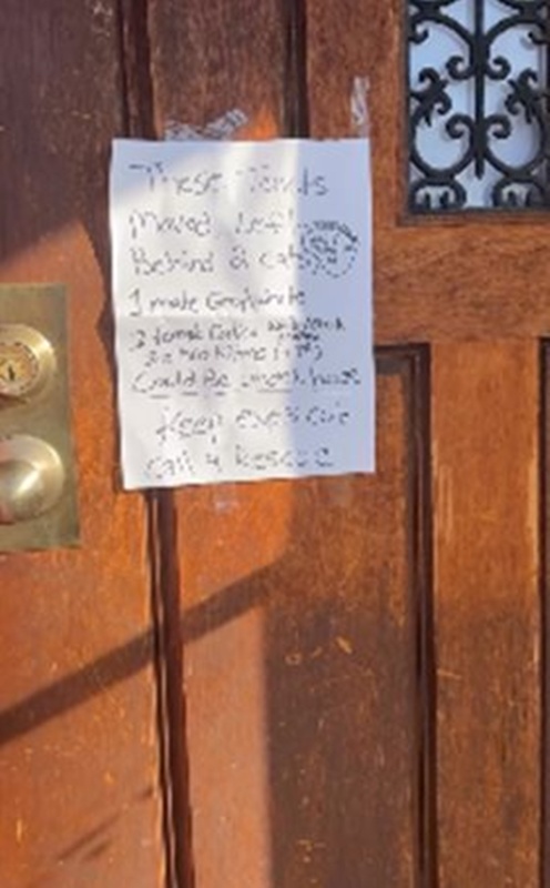 โน้ตหน้าประตูบ้าน โน้ตหน้าประตูบ้าน