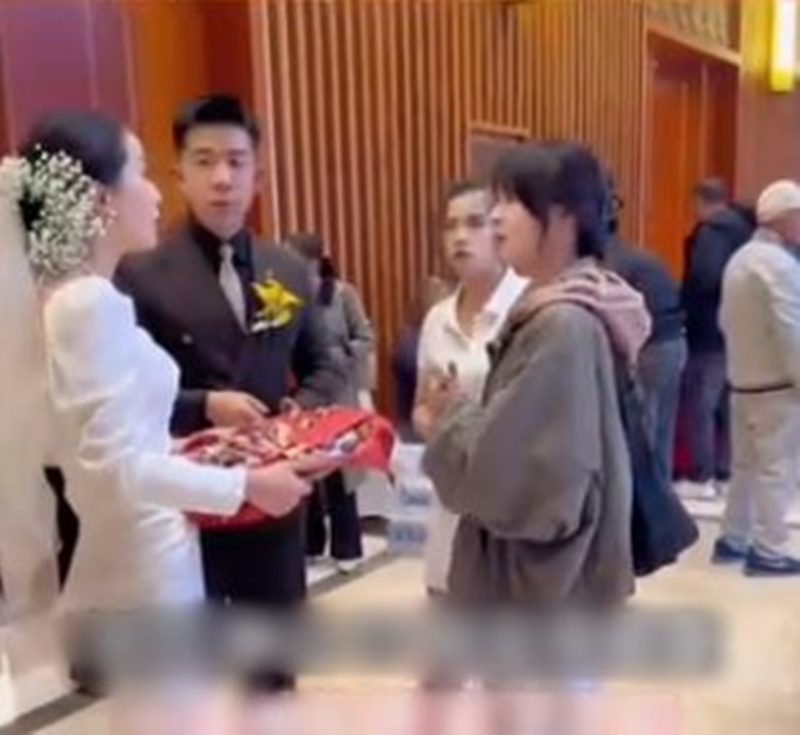 สาวไม่ได้รับเชิญ ไปงานแต่งงานกว่า 100 ครั้ง