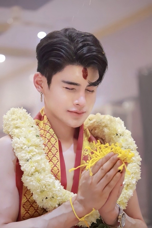 ประวัติ เอ จักรพรรดิ