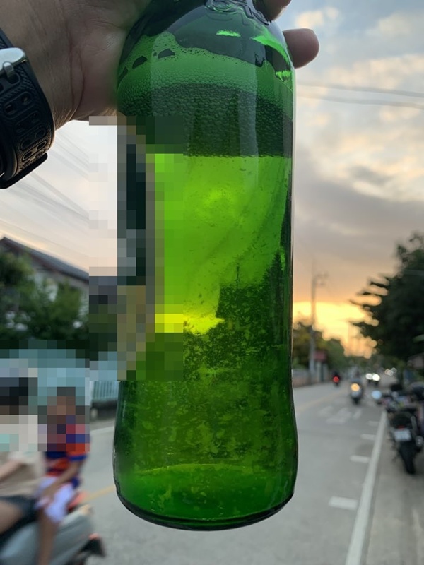 กระดกเบียร์ขวด พบว่าเบียร์เป็นวุ้นทั้งที่ไม่เย็น กระดกเบียร์ขวด พบว่าเบียร์เป็นวุ้นทั้งที่ไม่เย็น