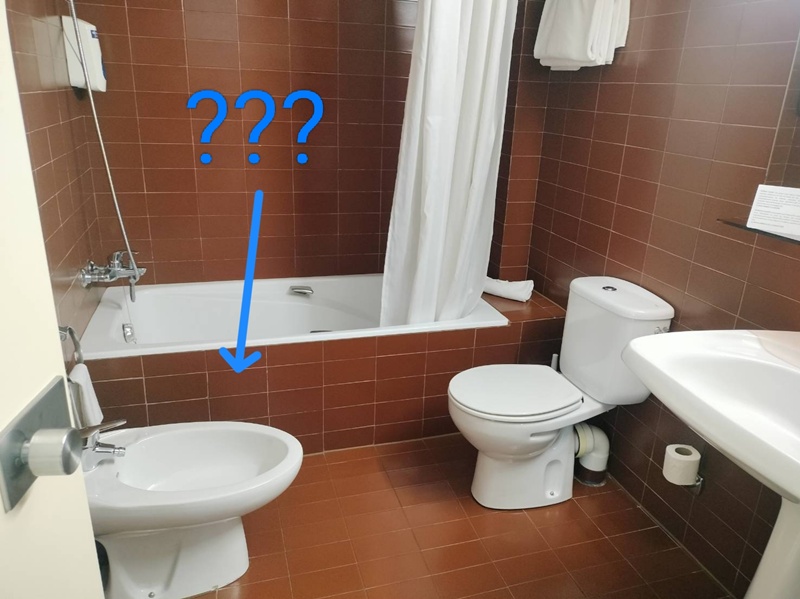 Bidet โถชำระที่คล้ายส้วม