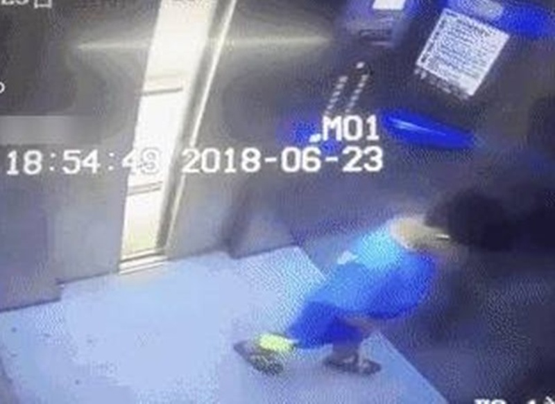 ลูก 10 ขวบ ถูกจับได้แอบฉี่ในลิฟต์