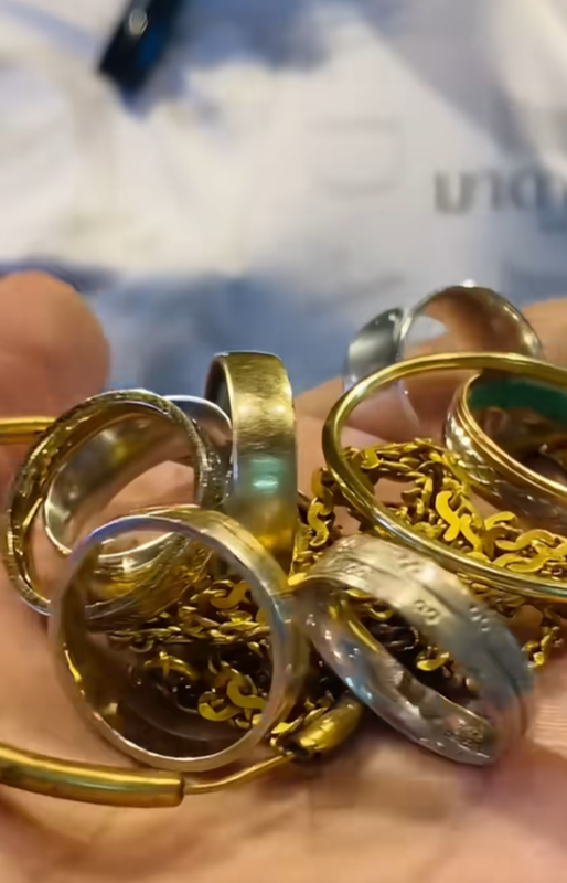 เก็บขยะตามชายหาด ใครจะรู้เจอสมบัติของจริง