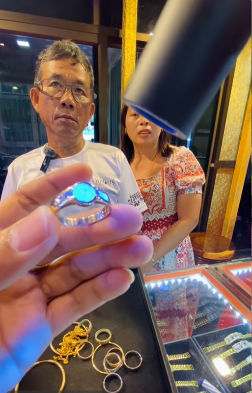 เก็บขยะตามชายหาด ใครจะรู้เจอสมบัติของจริง