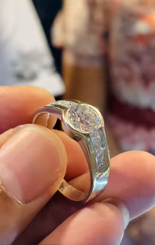 เก็บขยะตามชายหาด ใครจะรู้เจอสมบัติของจริง