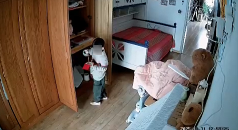 เด็ก 8 ขวบ เอาทองไปแจกเพื่อน