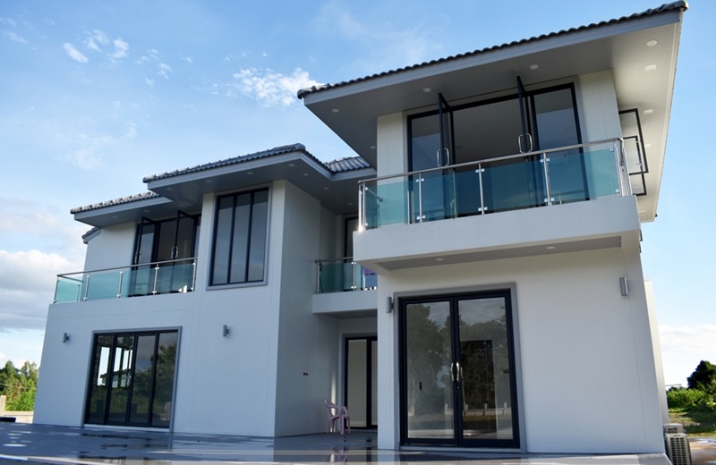 หนุ่มสร้างบ้านสวย เชิญเจ้านายร่วมปาร์ตี้