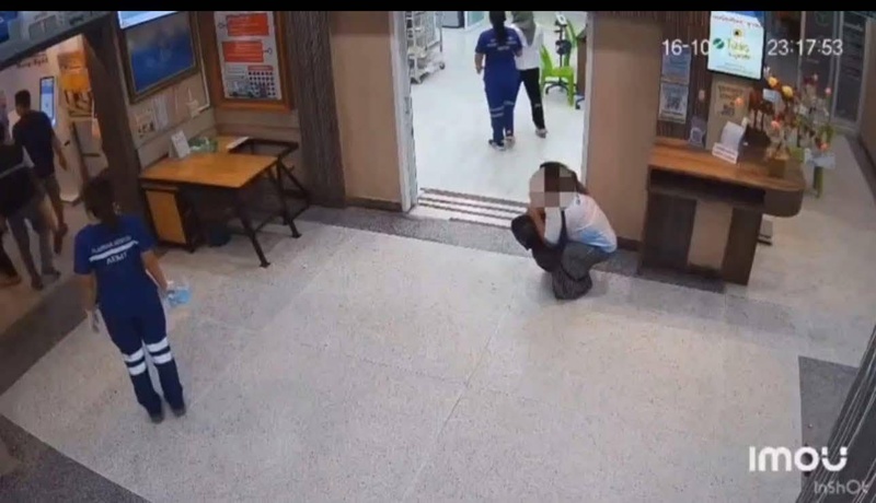 กระบะจอดรถขวางรถพยาบาล กระบะจอดรถขวางรถพยาบาล