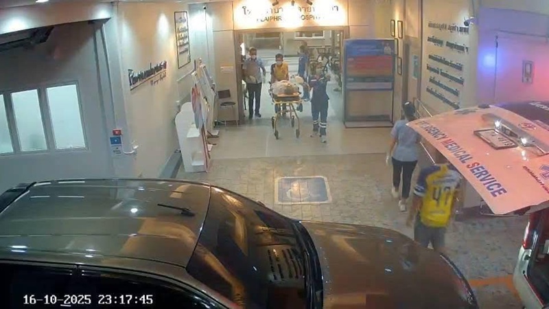 รถกระบะขวางรถพยาบาล