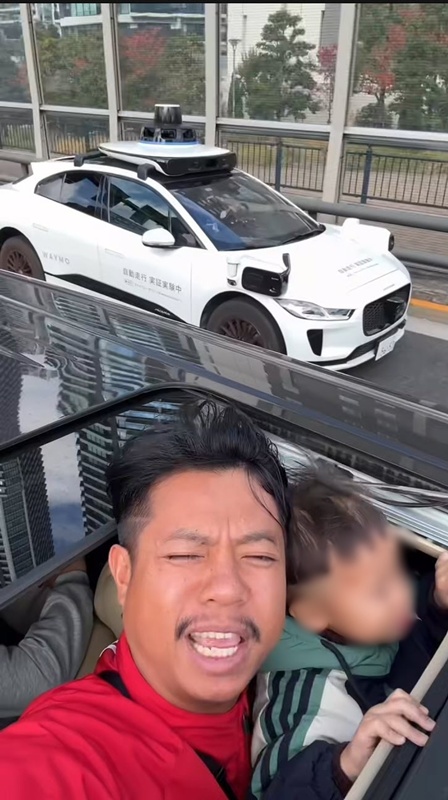 แจ็กแปปโฮ พาลูกยื่นหัวซันรูฟบนทางด่วนญี่ปุ่น