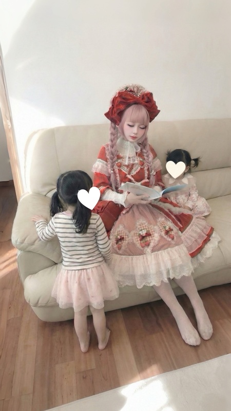 ไวรัลน่ารักใจฟู สาวน้อยกลายเป็นโต๊ะอุ่นแมว