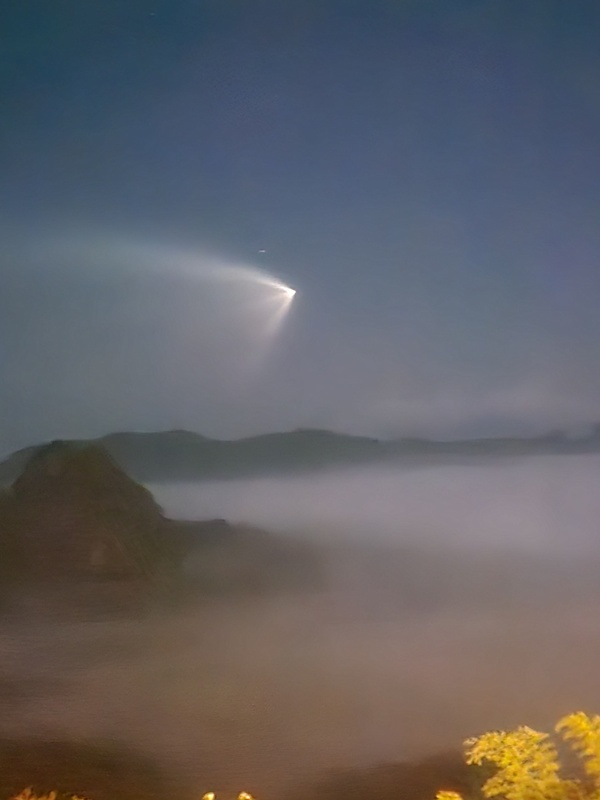 แสงปริศนารูปกรวยโผล่เหนือท้องฟ้าไทย