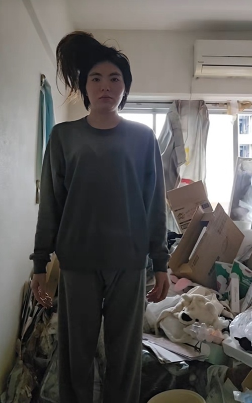 สาวคนดัง TikTok อยู่กับแมลงสาบ 3 หมื่นตัว สาวคนดัง TikTok อยู่กับแมลงสาบ 3 หมื่นตัว