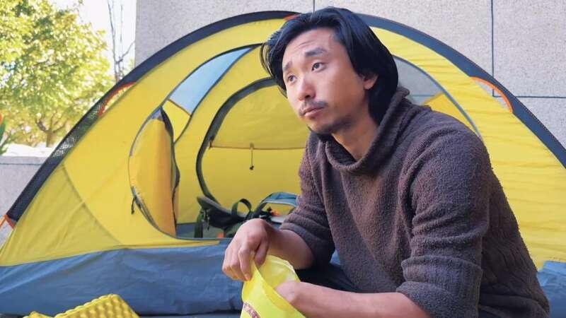 หนุ่ม ป.โท ตัดขาดพ่อแม่เศรษฐี เผยเหตุผลผันเป็นคนเร่ร่อน