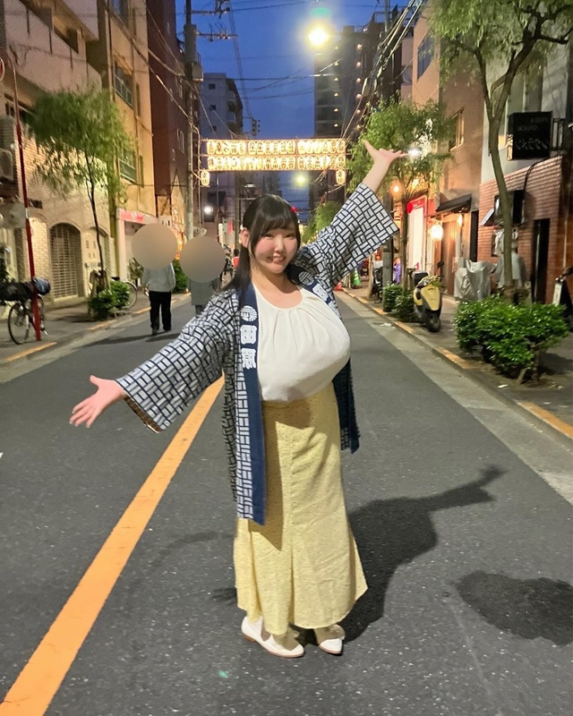 นางแบบสายสะบึม เปิดใจเต้าใหญ่ ใช่ว่าจะดี