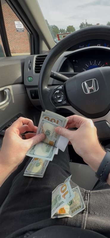 ซื้อเสื้อมือสอง กลายเป็นคนดวงเฮง ได้ของแถมอึ้ง