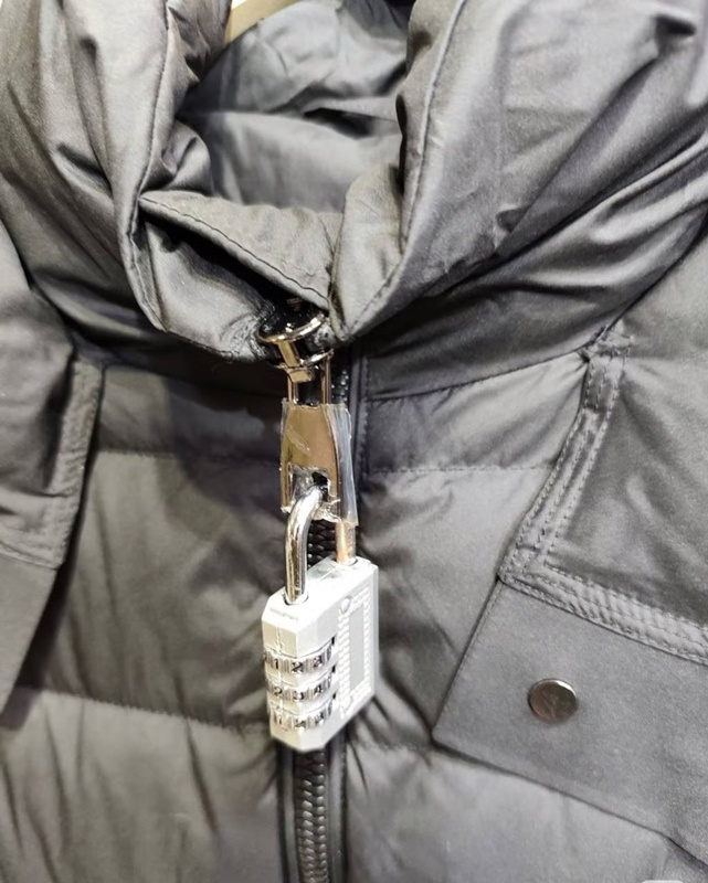 ลูกค้าหัวหมอ ซื้อเสื้อไปใส่ฟรี ๆ แล้วส่งคืน ลูกค้าหัวหมอ ซื้อเสื้อไปใส่ฟรี ๆ แล้วส่งคืน