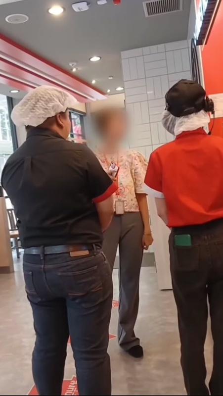 หญิงโวยพนักงาน ฉุนขอดูสลิป