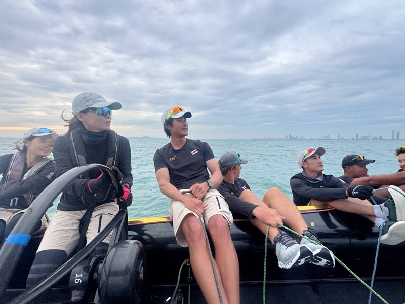 สมเด็จพระราชินี ทรงร่วมฝึกซ้อมเรือใบ เตรียมลงศึกซีเกมส์ ครั้งที่ 33