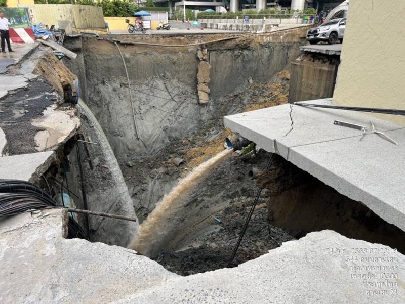 สาเหตุถนนทรุด วชิรพยาบาล