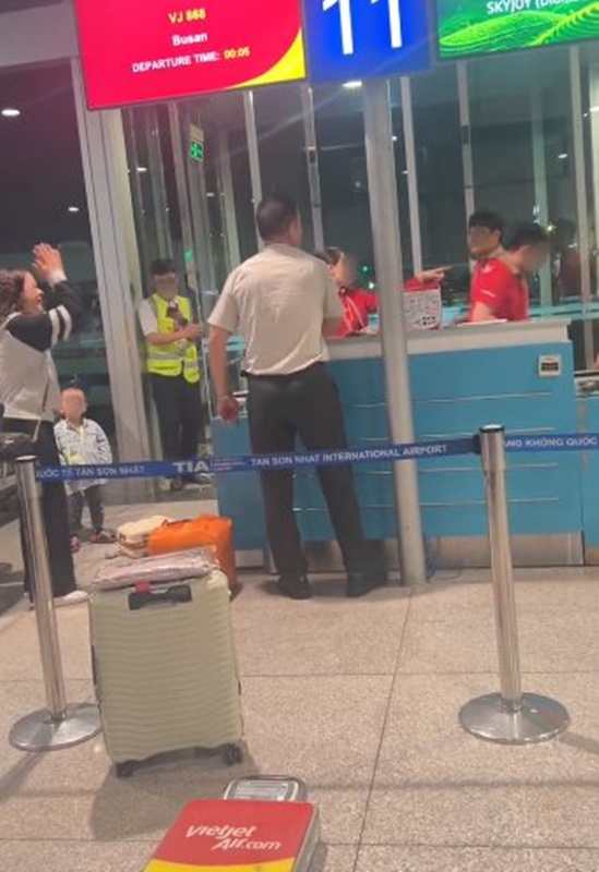 แม่พาลูกเดินทาง ถือสัมภาระขึ้นเครื่อง 21 กก.